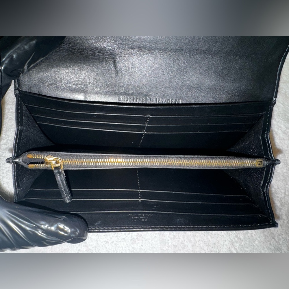 Fendi Peekaboo Continental long wallet with dust bag and certificate card. - Picture 8 of 16